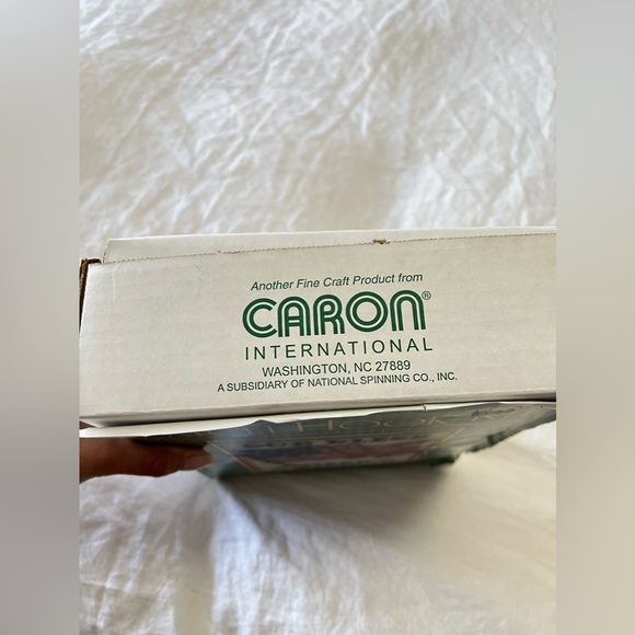 Caron Natura Latch Hook Kit | God Bless America Flag | 20 x 27 | Vintage NEW - Picture 8 of 8